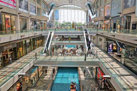 marina bay sands shopping centre.